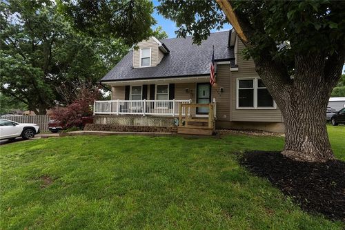 6902 Michael Ln, Pleasant Valley, MO, 64068-8629 | Card Image