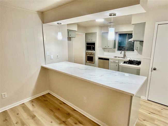 Breakfast bar great for guests and entertaining | Image 19