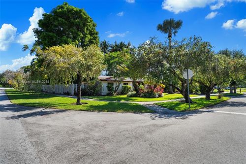 9155 Sw 179th St, Palmetto Bay, FL, 33157-5928 | Card Image