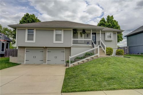 501 Sw Whitestone Dr, Grain Valley, MO, 64029-9096 | Card Image