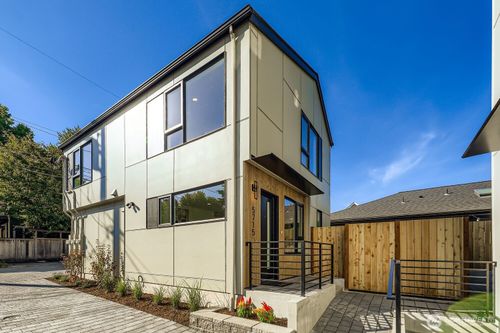 5715 35th Ave Ne, Seattle, WA, 98105-2331 | Card Image