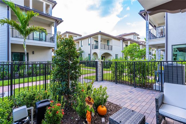 0 - 4587 Nw 83rd Pkwy, Townhouse with 3 bedrooms, 2 bathrooms and null parking in Doral FL | Image 6