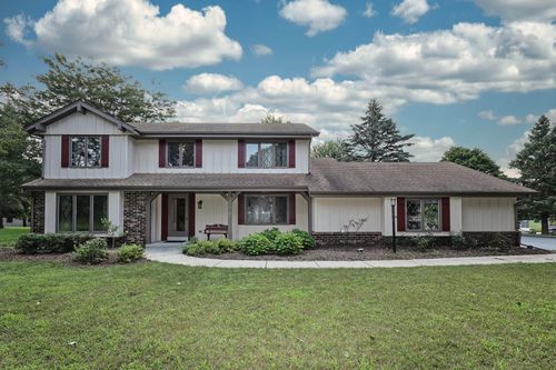 1431855 High Meadow Ln, Delafield, WI, 53018-3552 | Card Image