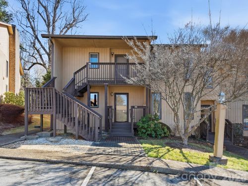 71 Pebble Creek Dr, Asheville, NC, 28803-3257 | Card Image