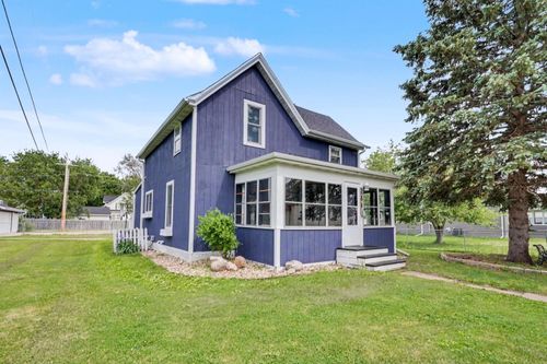 326 2nd St, Dike, IA, 50624-7714 | Card Image