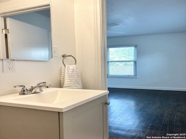 12116 Loop 107, House other with 3 bedrooms, 2 bathrooms and null parking in Adkins TX | Image 12