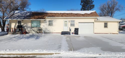 300 4th Avenue N, Hettinger, ND, 58639 | Card Image