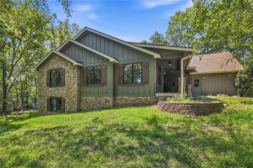 9000 Oak Country Ln, De Soto, KS, 66018-8296 | Card Image