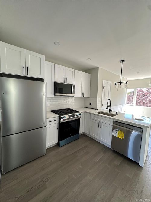 2-2040 41st St, Astoria, NY, 11105-1614 | Card Image