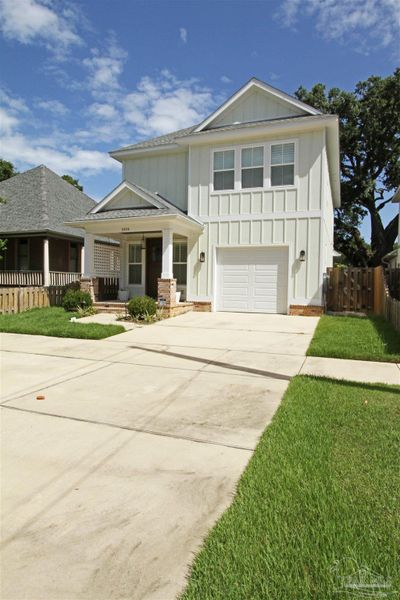 1004 E Strong St, House other with 4 bedrooms, 3 bathrooms and 1 parking in Pensacola FL | Image 2