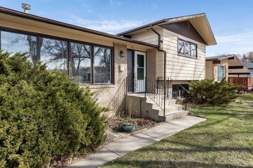 1406 26 Street Se, Home with 3 bedrooms, 1 bathrooms and 2 parking in Medicine Hat AB | Card Image