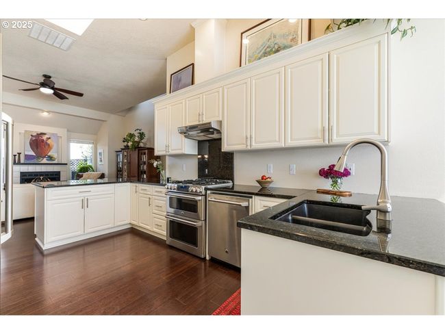 5725 Windfield Loop, House other with 3 bedrooms, 2 bathrooms and 2 parking in Lake Oswego OR | Image 10