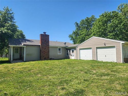 105 S Hill St, Sorento, IL, 62086-3015 | Card Image