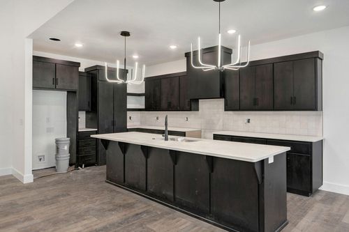 2914 W Marty St, Springfield, MO, 65810-1185 | Card Image