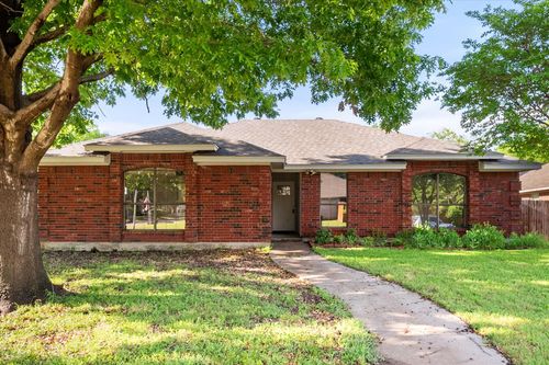 931 Fiero Dr, Arlington, TX, 76001-7456 | Card Image