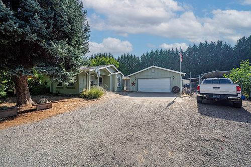 403 Black Tail Ln, Shady Cove, OR, 97539-9800 | Card Image