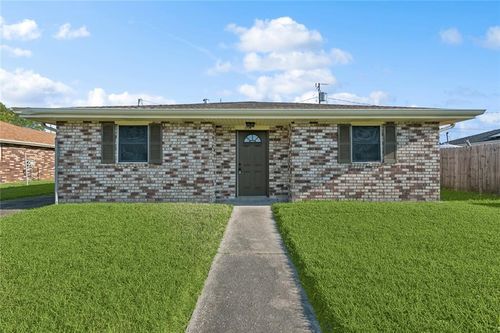 2108 River Queen Dr, Violet, LA, 70092-3520 | Card Image