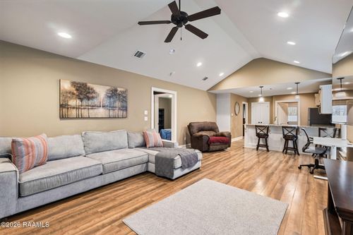 122 Acacia Ln, Abbeville, LA, 70510-2907 | Card Image