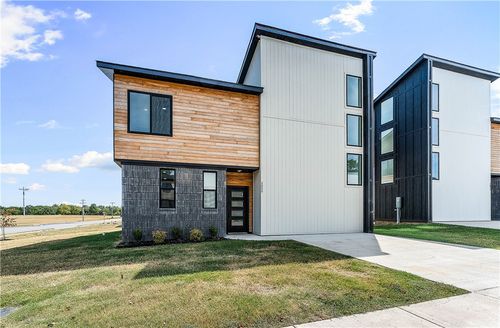 2600 W Bonnie Ln, Rogers, AR, 72758 | Card Image