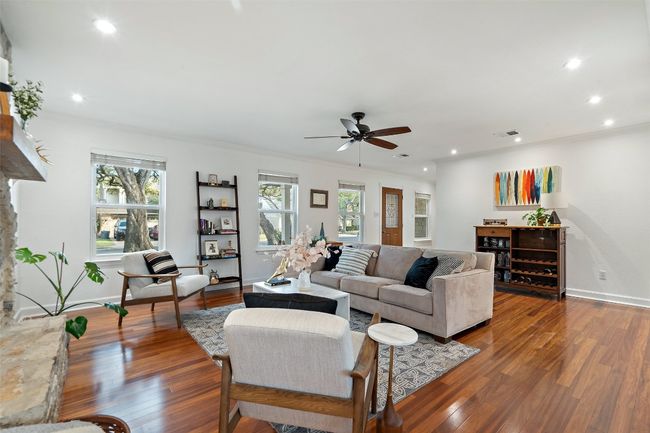 6523 Heron Dr, House other with 4 bedrooms, 3 bathrooms and 4 parking in Austin TX | Image 6