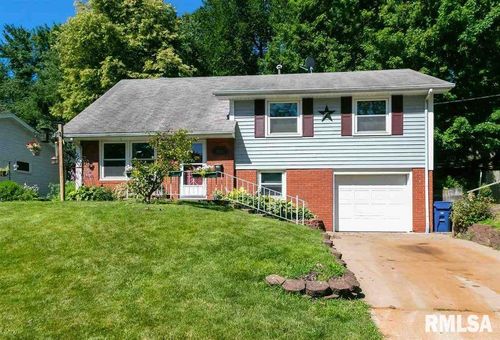 1632 Monterey Ct, Bettendorf, IA, 52722-3757 | Card Image