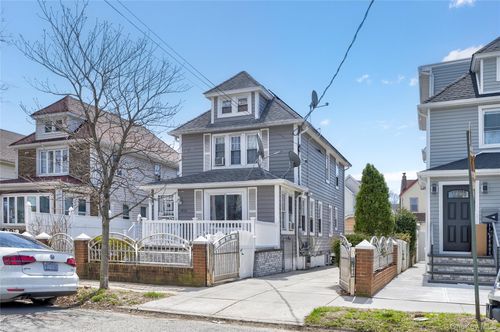 19132 113th Ave, Saint Albans, NY, 11412-2418 | Card Image