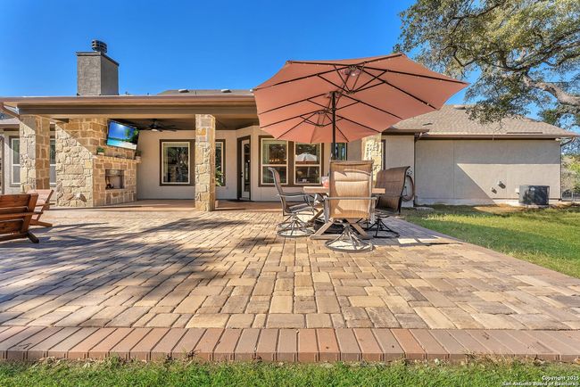 663 Private Road 1712, House other with 3 bedrooms, 3 bathrooms and null parking in Mico TX | Image 65