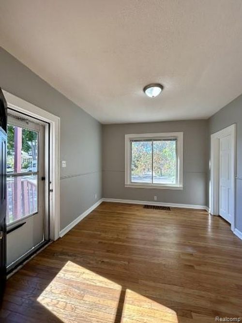 2181 12th St, Wyandotte, MI, 48192-3868 | Card Image