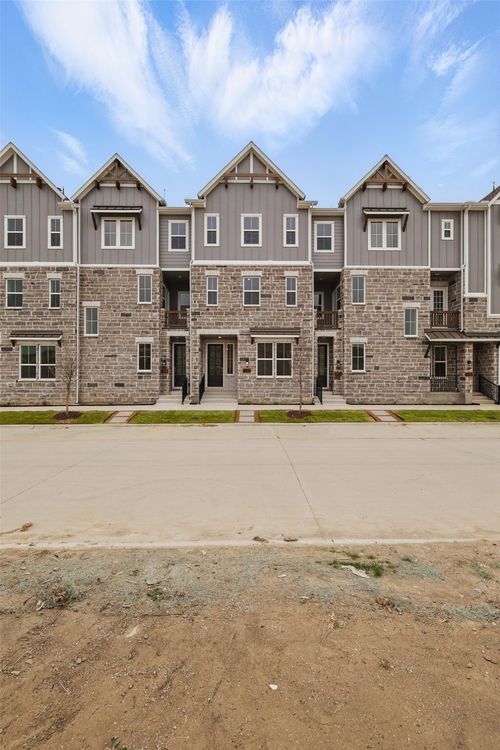 825 Heights Way, Plano, TX, 75075-1028 | Card Image