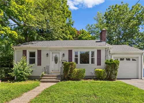 389 Great Rd, Lincoln, RI, 02865-3946 | Card Image