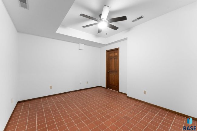 504 E Plum Creek Rd, House other with 4 bedrooms, 5 bathrooms and null parking in Sioux Falls SD | Image 43