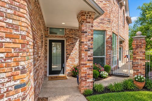 529 Lochngreen Trl, Arlington, TX, 76012-3453 | Card Image