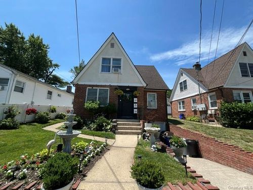 rear-9 Linwood Rd S, Port Washington, NY, 11050-1413 | Card Image