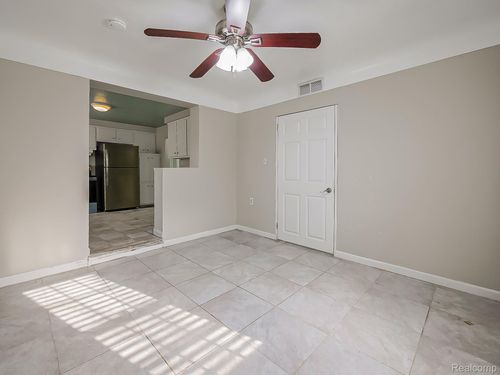 25323 Orchard Lake Rd, Farmington Hills, MI, 48336-1235 | Card Image