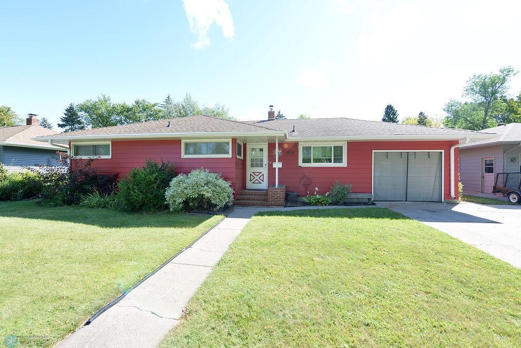 6th St, Moorhead, MN 56560