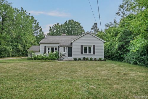 20215 Eastwood Dr, Harper Woods, MI, 48225-1823 | Card Image