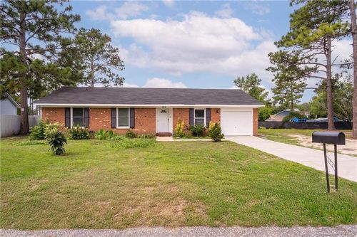 100 Elfreth Ln, Spring Lake, NC, 28390-3224 | Card Image