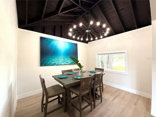 400 38th Ave Ne, SAINT PETERSBURG, FL, 33704-1520 | Card Image