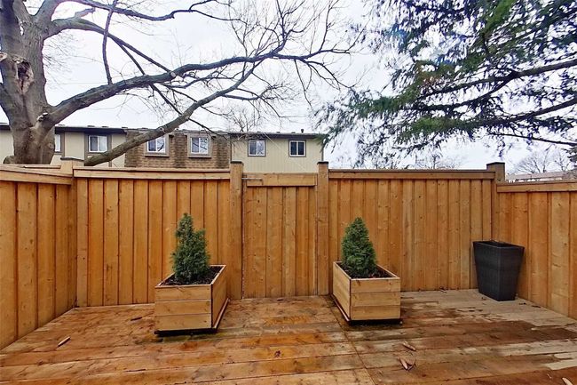 101 - 81 Hansen Rd N, Condo with 3 bedrooms, 1 bathrooms and 1 parking in Brampton ON | Image 12
