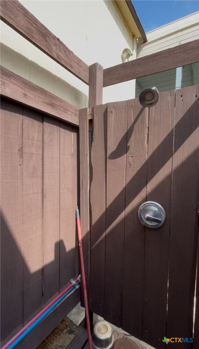 604 N 14 Th St, House other with 3 bedrooms, 3 bathrooms and null parking in Port O Connor TX | Image 41