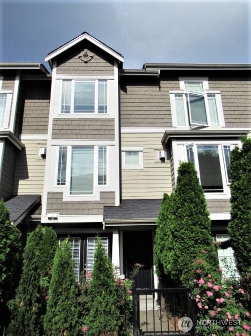 421 Federal Ave E, Seattle, WA, 98102-5011 | Card Image