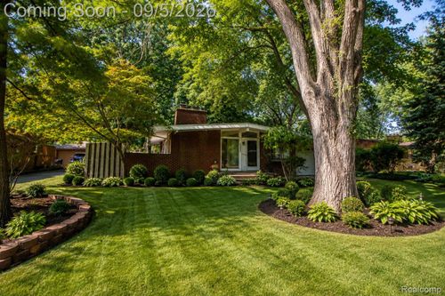 29905 Pleasant Trl, Southfield, MI, 48076-5722 | Card Image