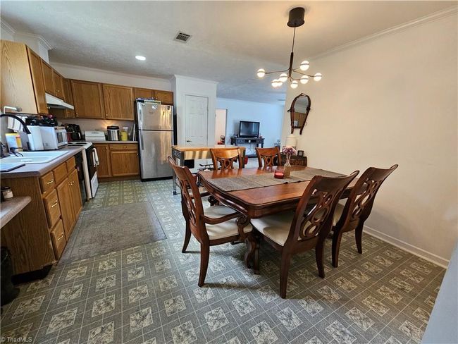 Kitchen | Image 10