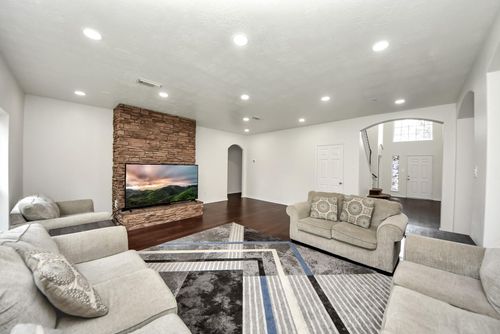 915 Hinsdale, Magnolia, TX, 77354-3158 | Card Image