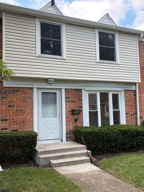 2037 Duxbury Ct, Streamwood, IL, 60107-2910 | Card Image