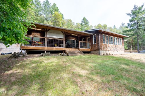 271 Highwood Ln, Grants Pass, OR, 97527-8928 | Card Image