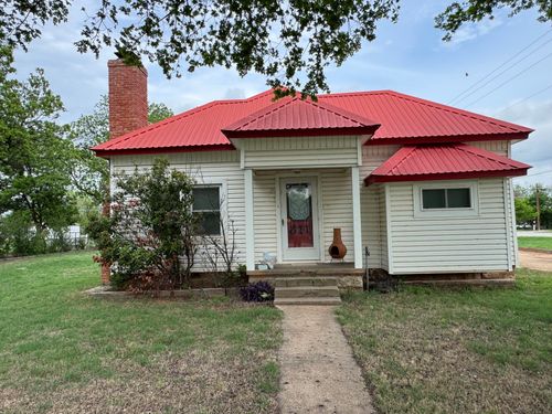 311 S Cedar St, Seymour, TX, 76380-2508 | Card Image