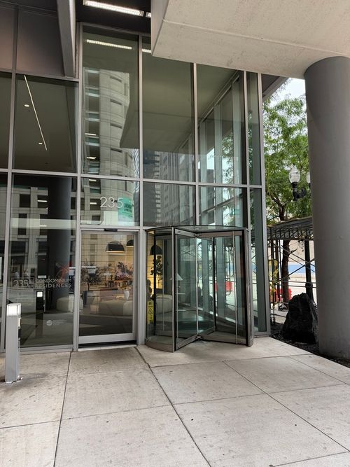 1606-235 Van Buren St, Chicago, IL, 60607-3932 | Card Image