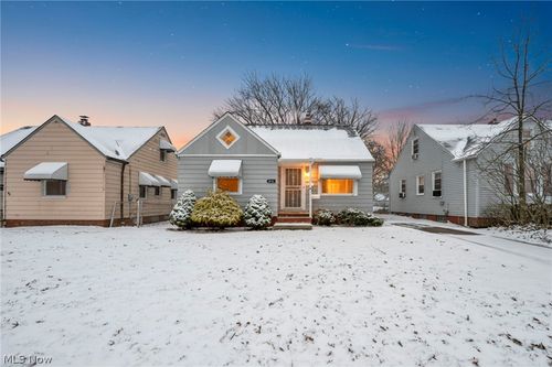 515 E 250th St, Euclid, OH, 44132-2205 | Card Image