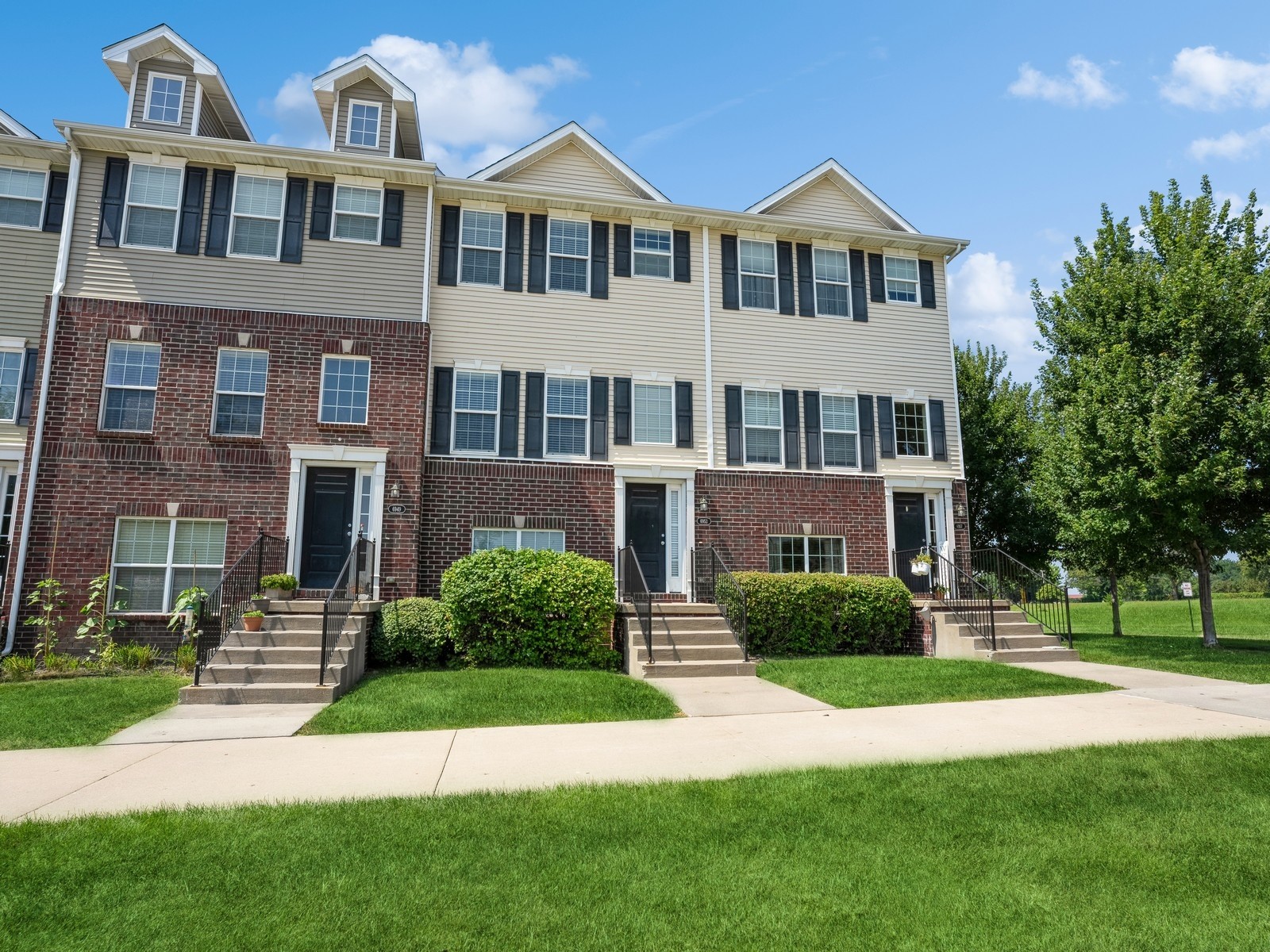 Jack London Dr, Johnston, IA 50131